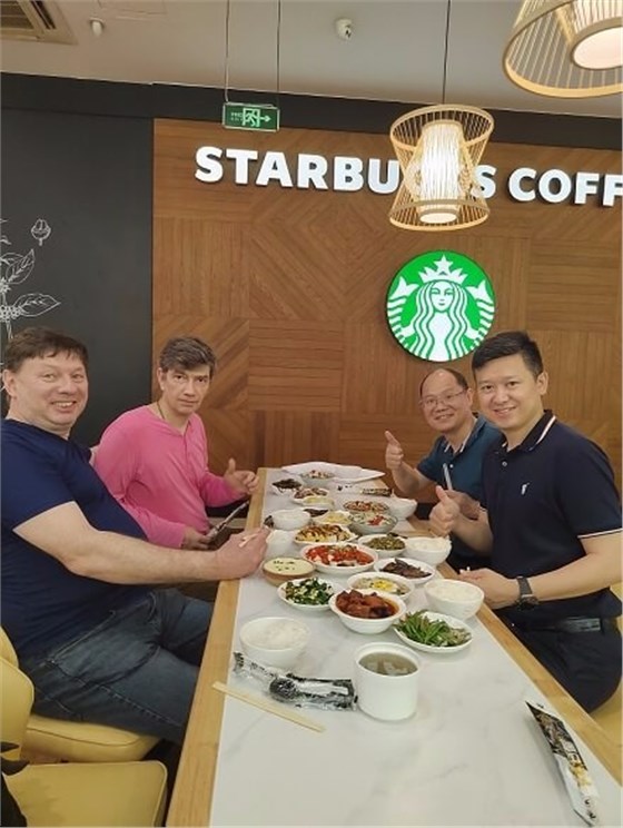 與客戶進行簡單的午餐。.jpg