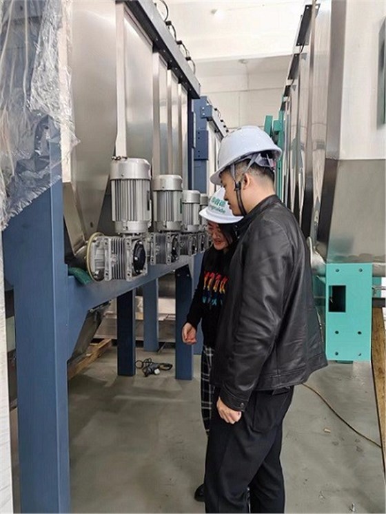 全自動上料機上配套使用艾思捷蝸輪減速機.jpg