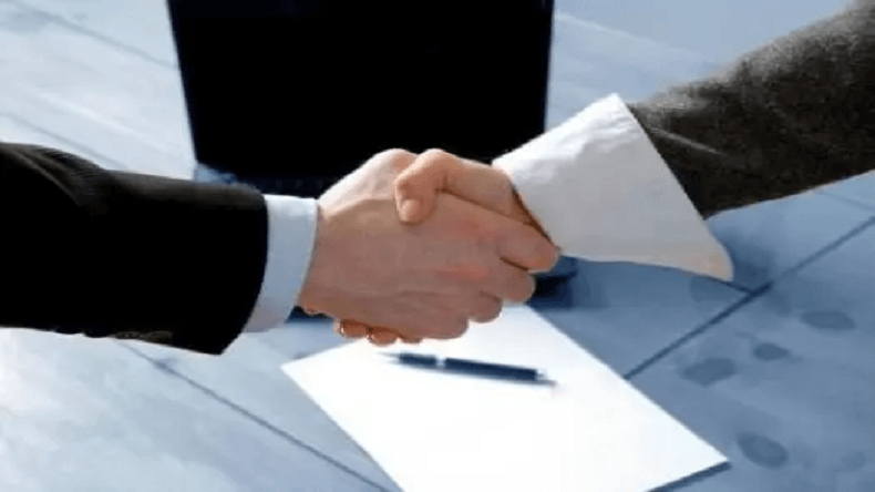 五月，上海艾思捷與青島某工業設備企業簽訂開發設計協議