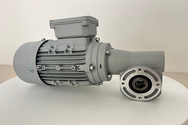意大利艾思捷洗車機設備專用減速機之XRV040型號洗車機減速機 (2).jpg