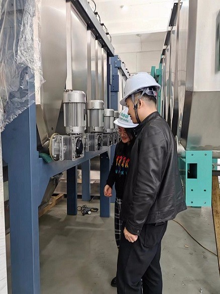 全自動上料機上配套使用艾思捷蝸輪減速機.jpg