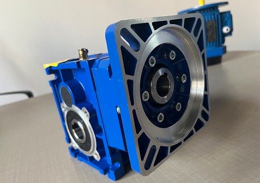 艾思捷技術教您蝸輪蝸桿減速機怎么選一款合適的伺服電機配套？ (3).jpg