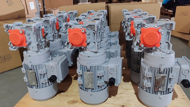 艾思捷發貨一批SJMRV050蝸輪蝸桿減速機至四川成都