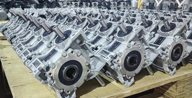 11月正忙，艾思捷雙軸輸入蝸輪減速機SJMRV050-30-AB發貨 (2).jpg